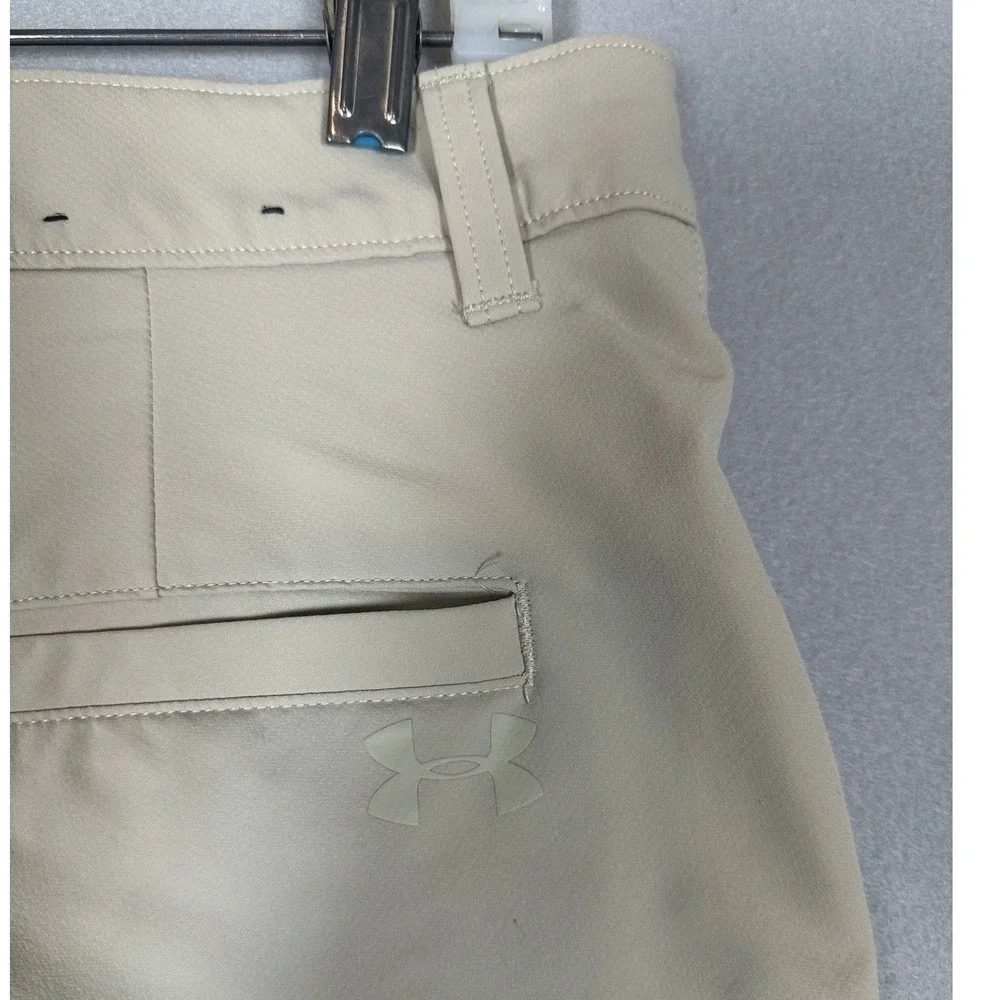 Under Armour Shorts Mens 30 Tan Beige Golf Chinos Flat Front Casual Golfing Logo